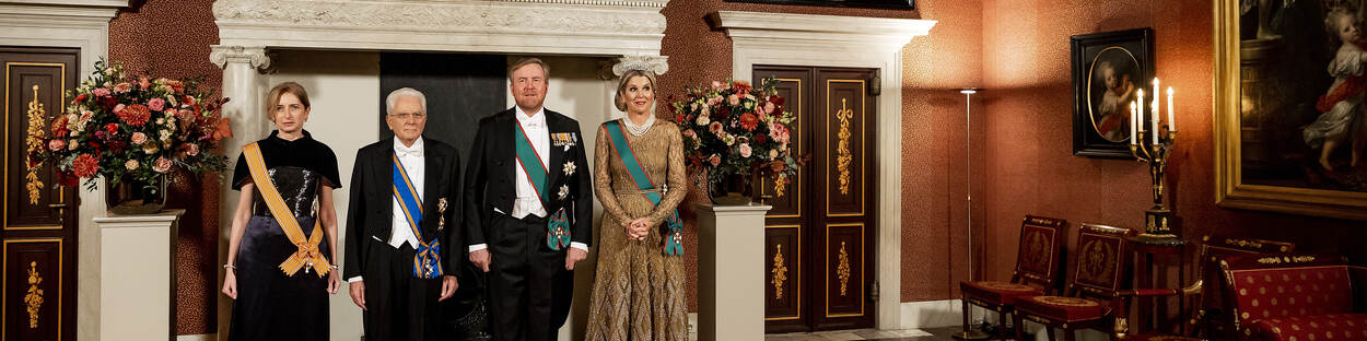 King Willem-Alexander, Queen Máxima, President of the Italian Republic, Sergio Mattarella, and his daughter, Laura Mattarella, at the state banquet at the Royal Palace Amsterdam