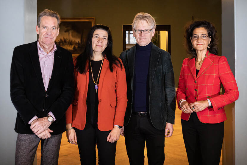 Committee members Gert Oostindie, Esther Captain, Kathleen Ferrier and Henk te Velde of the independent study of the role of the House of Orange-Nassau in the context of colonial history