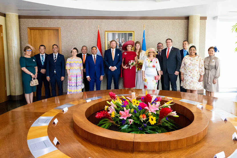 King Willem-Alexander, Queen Máxima and the Princess of Orange at the Cocolishi building, which houses Aruba’s cabinet