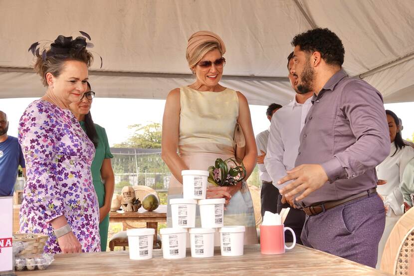 Queen Máxima visits Koolman Family Farm at Aruba