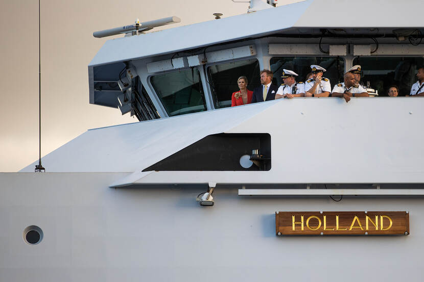 King Willem-Alexander and Queen Máxima sail from Aruba to Curacao on patrol ship HNLMS Holland