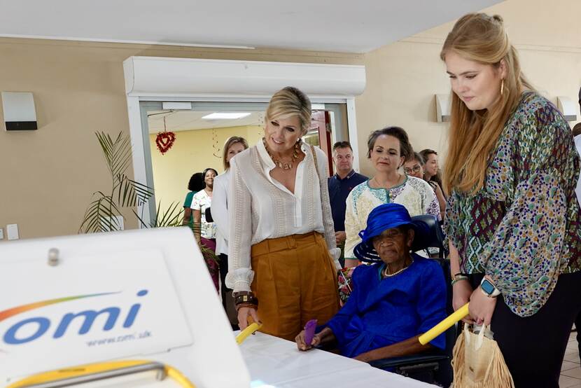 Queen Máxima and the Princess of Orange at the White and Yellow Cross residential home in St Maarten
