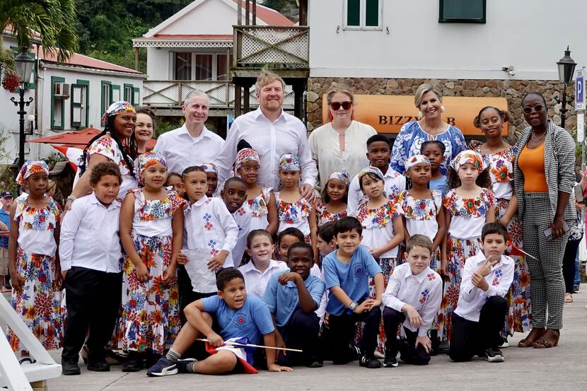 King Willem-Alexander, Queen Máxima, the Princess of Orange and children from Saba