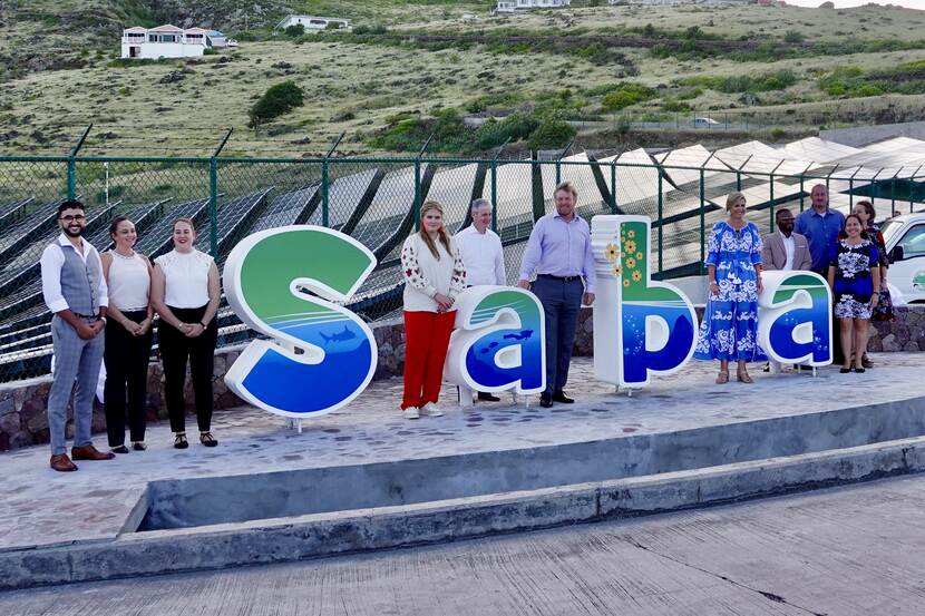 King Willem-Alexander, Queen Máxima and the Princess of Orange at airport Saba