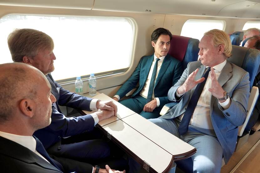 Hydrogen Spain King Willem-Alexander by train