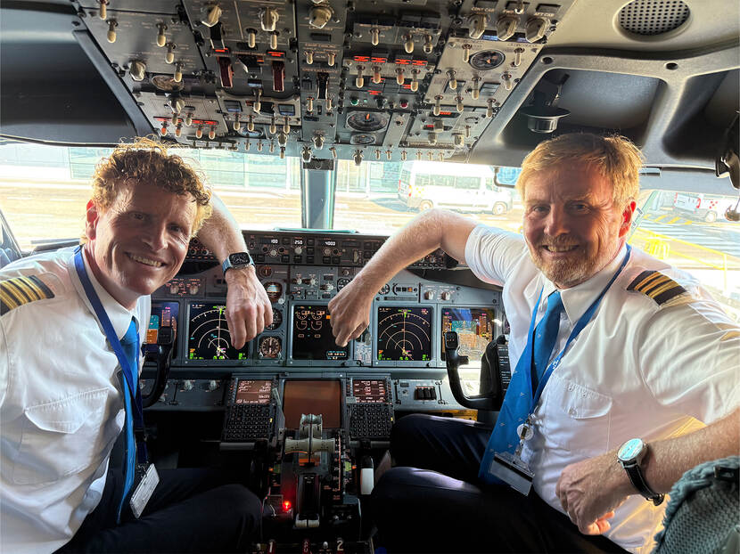 King Willem-Alexander on a flight with pilot Jeroen de Heer, July 2025.