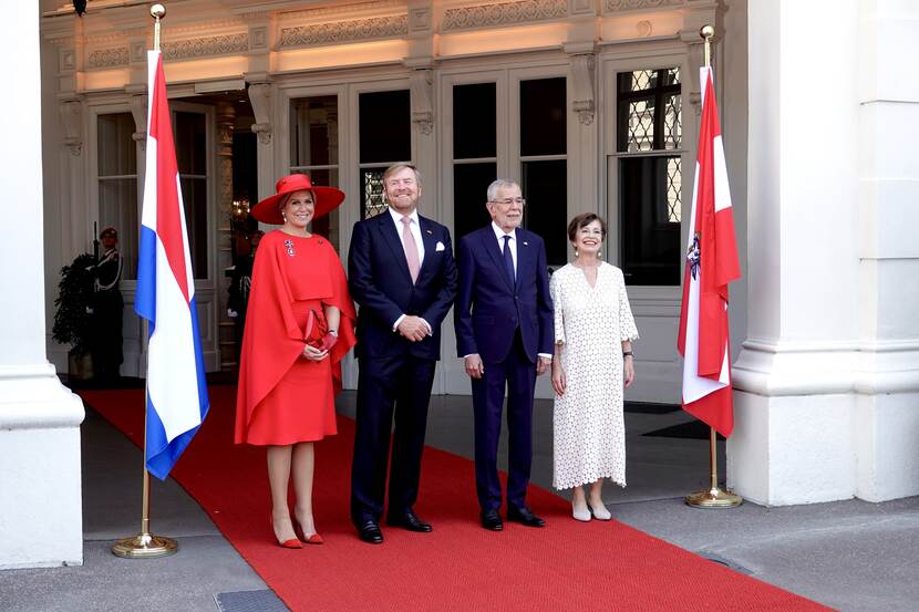 King Willem-Alexander and Queen Máxima visit President Van der Bellen and his wife