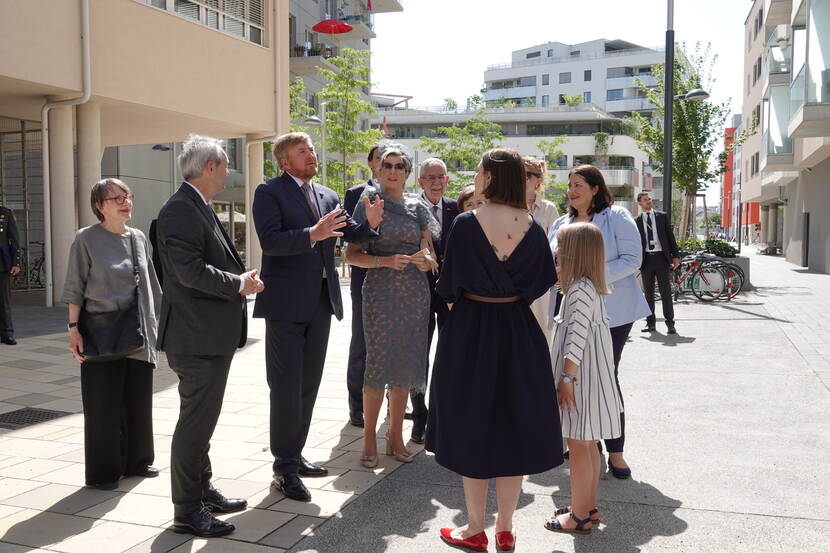 King Willem-Alexander and Queen Máxima visit residential district the Sonnwendviertel