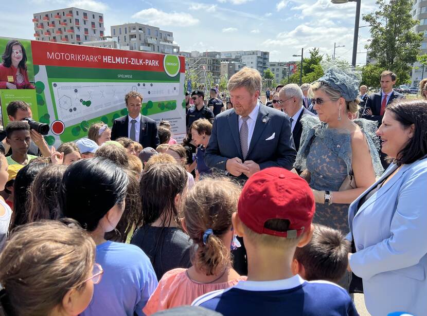 King Willem-Alexander and Queen Máxima visit residential district the Sonnwendviertel