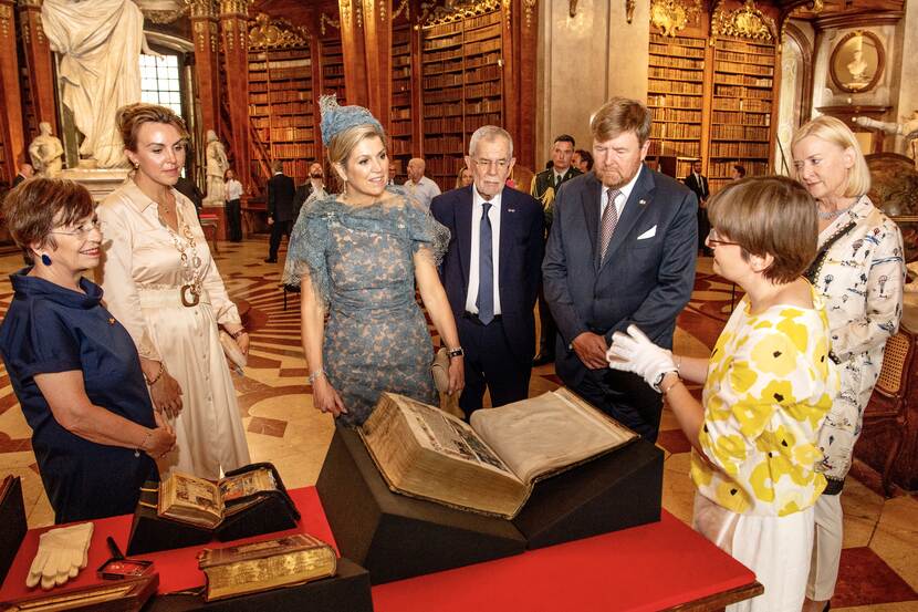 King Willem-Alexander and Queen Máxima visit the National Library in Vienna