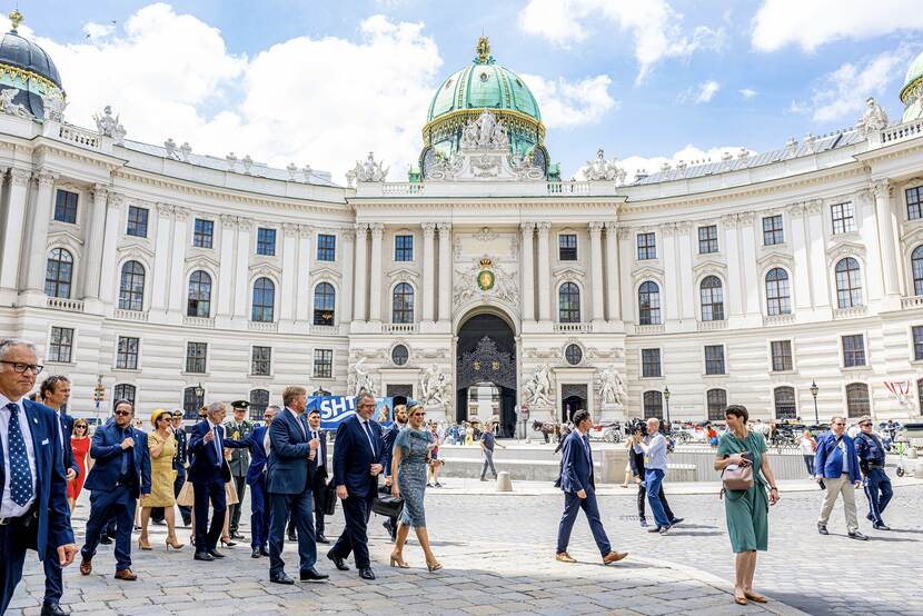 King Willem-Alexander and Queen Máxima take a short walk through Vienna