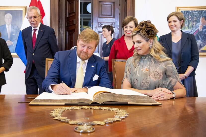 King Willem-Alexander and Queen Máxima sign the Golden Book of the city Graz