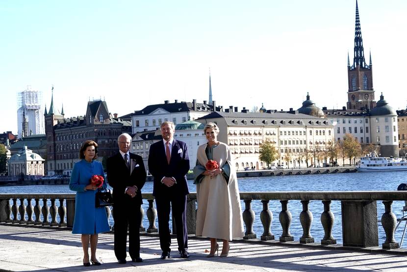King Willem-Alexander, Queen Máxima, King Carl XVI Gustaf and Queen Silvia in front of Stockholm city hall