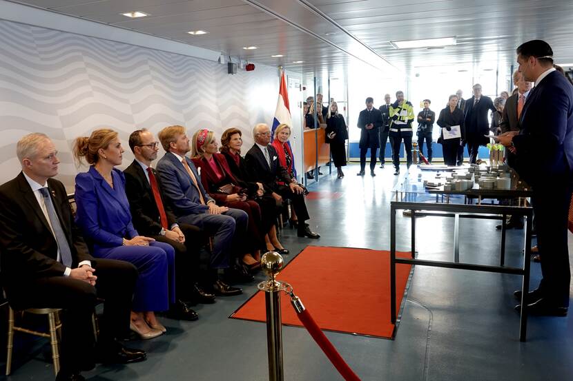 King Willem-Alexander and Queen Máxima at the boat tour of Gothenburg harbour