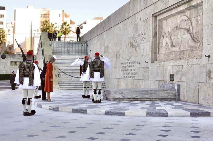 King Willem-Alexander and Queen Máxima lay a wreath at the Monument of the Unknown Soldier in Syntagma Square in Athens