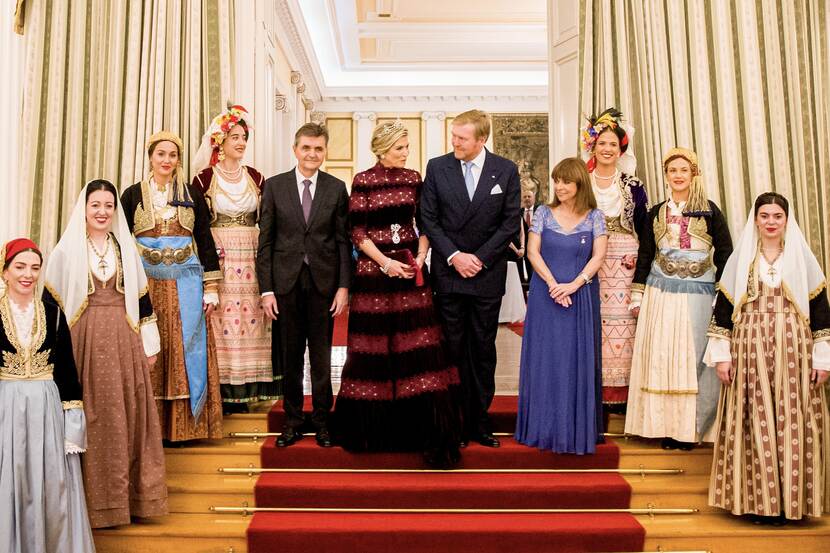 King Willem-Alexander, Queen Máxima, president Katerina Sakellaropoulou of Greece and husband Pavlos Kotsonis at the state banquet in Athens.