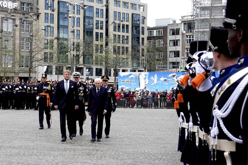 Inspection of the guard of honour by President Mattarella and King Willem-Alexander