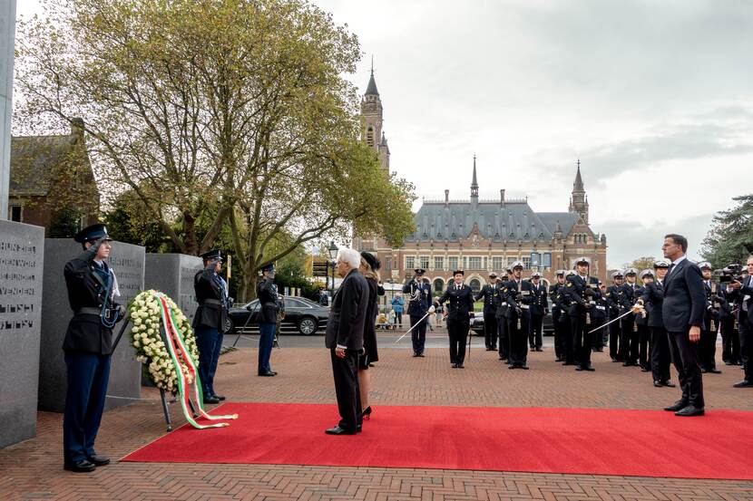 President Mattarella lays a wreath at The Hague 1940-1945 War Memorial
