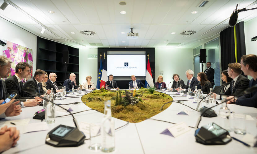King Willem-Alexander and President Macron at a roundtable discussion on the importance of strengthening the European ecosystem for deep tech