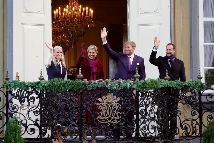 Royal Couple greets the audiance before lunch.